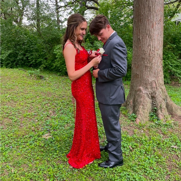 Red sequins size 4 prom dress - Picture 7 of 9